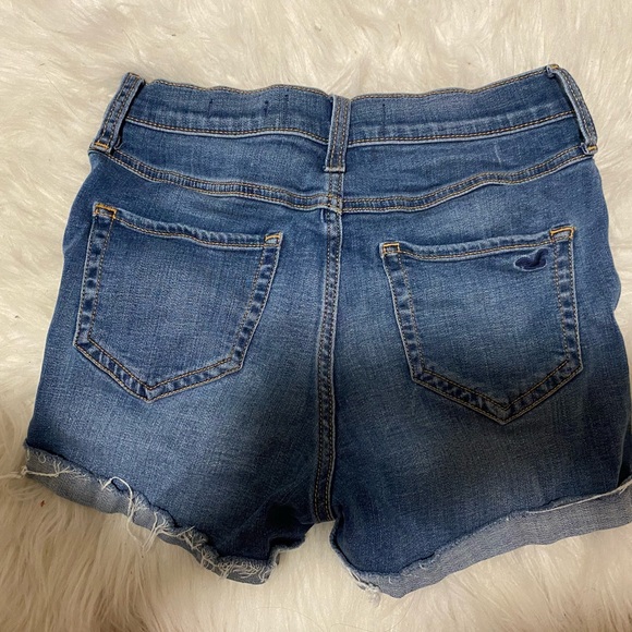 Hollister Ultra High Rise Short 3” - Picture 3 of 3